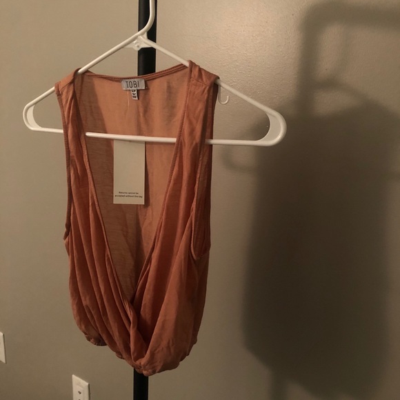 Tobi Crop Top - Picture 2 of 2